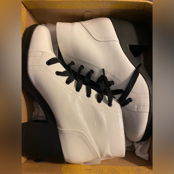 New In Box Women’s Mix No 6 White Combat Boots - Picture 4 of 4
